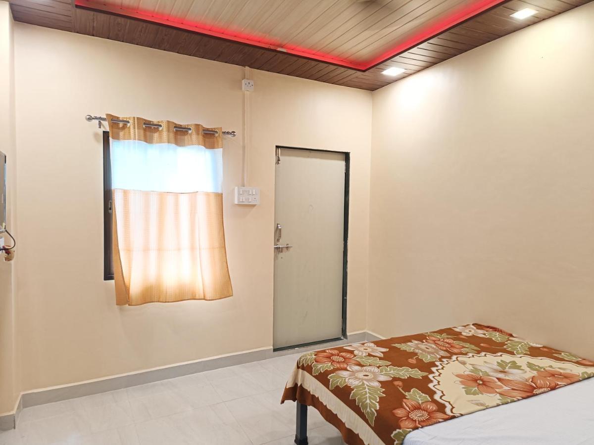 Shree Nivas Home Stay Srīvardhan Exteriör bild