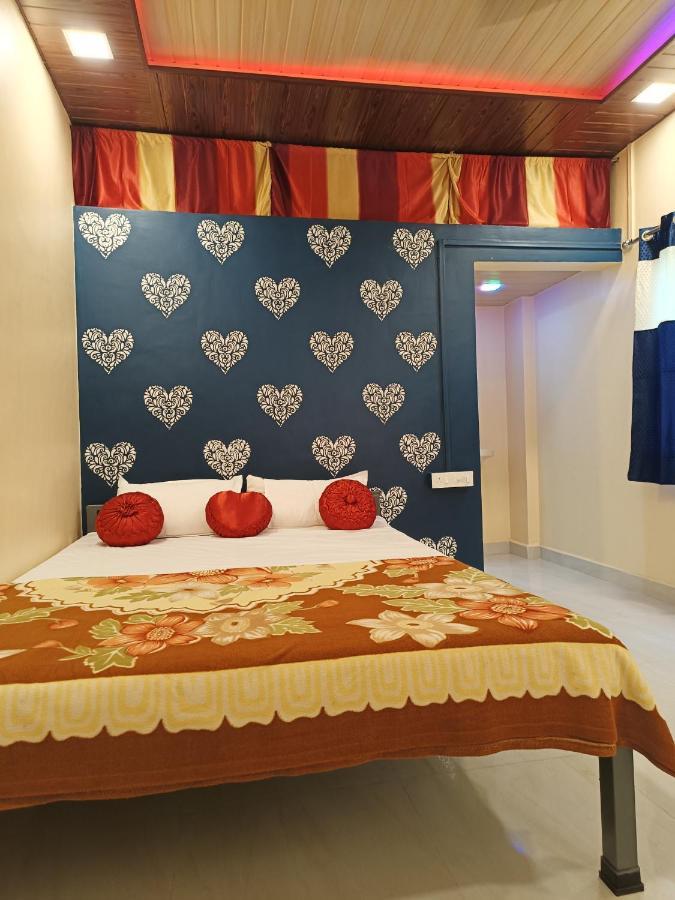 Shree Nivas Home Stay Srīvardhan Exteriör bild