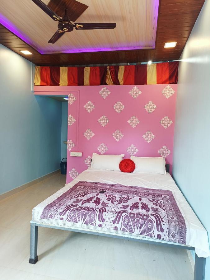 Shree Nivas Home Stay Srīvardhan Exteriör bild