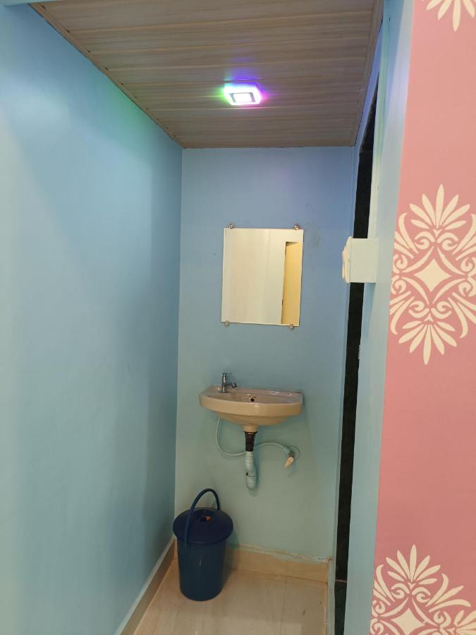 Shree Nivas Home Stay Srīvardhan Exteriör bild